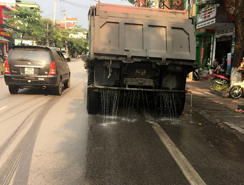 Phường Quang Trung vận dụng mối quan hệ với doanh nghiệp than trên địa bàn để trưng dụng xe phụ nước dập bụi, rửa đường