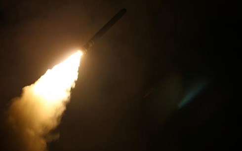 Tên lửa hành trình Tomahawk được phóng đi từ tàu khu trục USS Monterey của hải quân Mỹ vào rạng sáng ngày 14/4 (giờ Syria) và lao tới mục tiêu ở Syria. Ảnh: Hải quân Mỹ.