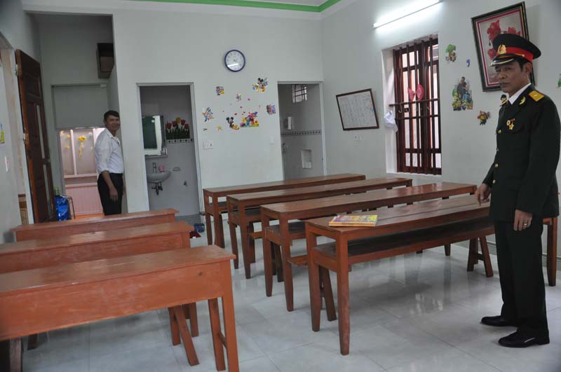 Ông Đỗ Văn Tư đề nghị tổ chức  lớp học tình thương miễn phí tại nhà cô giáo Vũ Thị Mai.
