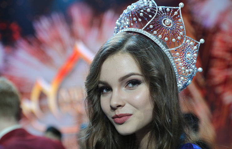 Tân Hoa hậu Nga 2018 sẽ có cơ hội đại diện cho quốc gia tham dự cuộc thi Hoa hậu Thế giới hoặc Hoa hậu Hoàn vũ năm nay. (Ảnh: TASS)
