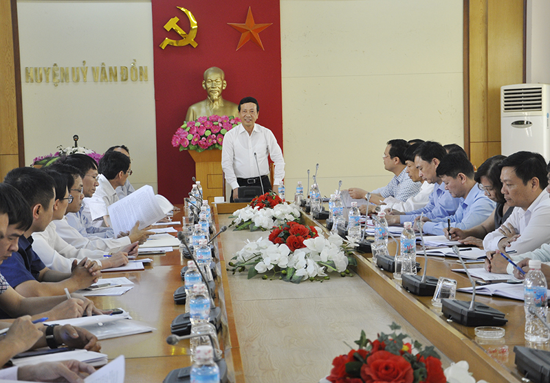 Đồng chí Nguyễn Văn Thành, Phó Chủ tịch UBND tỉnh phát biểu chỉ đạo tại buổi làm việc