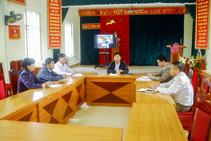 Các đồng chí lãnh đạo xã Đồng Tâm, huyện Bình Liêu, hội ý triển khai các nhiệm vụ trọng tâm quý II-2018 của xã.