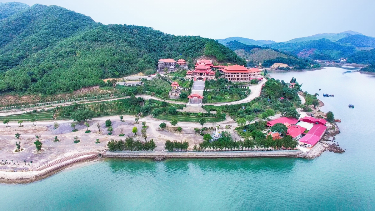 Thiền viện Giác Tâm, một trong hai thiền viện lớn nhất Quảng Ninh.