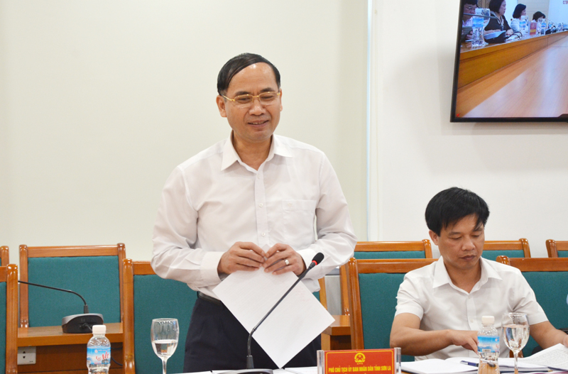 Đồng chí Nguyễn Quốc Khánh, Phó Chủ tịch UBND tỉnh Sơn La - Trưởng đoàn công tác của tỉnh Sơn La phát biểu tại buổi làm việc