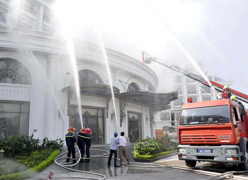 Thực tập phương án chữa cháy và cứu nạn cứu hộ (CNCH) Khách sạn Vinpearl Hạ Long.