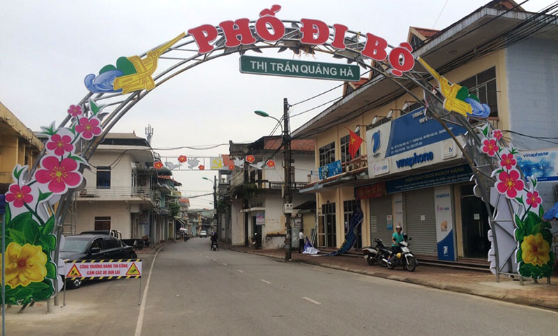 Chỉnh trang Phố đi bộ thị trấn Quảng Hà đang được khẩn trương hoàn thiện.