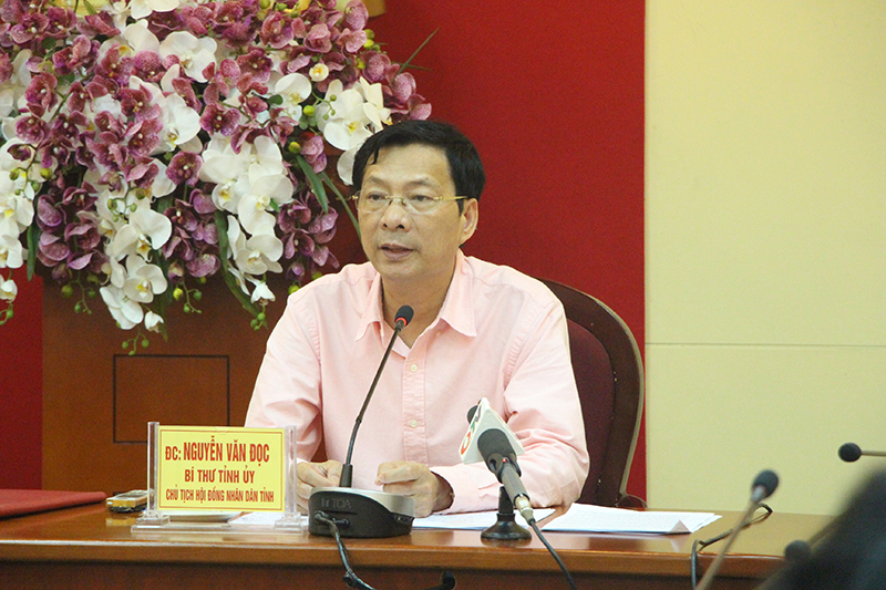 Bí thư Tỉnh ủy Nguyễn Văn Đọc phát biểu kết luận cuộc họp.