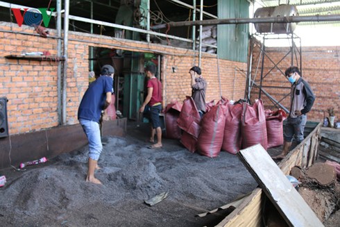 Hợp chất được sản xuất được mang tiêu thụ ở Bình Phước.