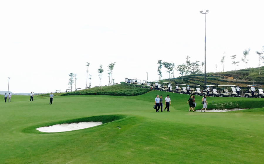 Sân golf Ngôi sao Hạ Long-một trong những sản phẩm du lịch đẳng cấp ở Hạ Long