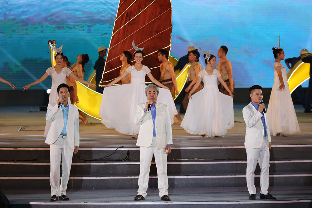 Chương trình có sự góp mặt của các ca sỹ nổi tiếng như: NSND Quang Thọ, ca sỹ Tuấn Anh, Hoàng Tùng
