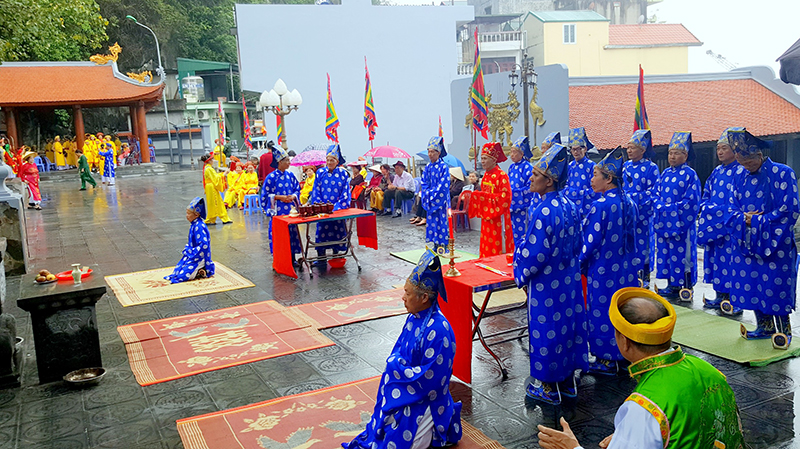 Các nghi lễ đã được chuẩn bị từ ngày hôm trước để chuẩn bị cho lễ rước vào chính hội.