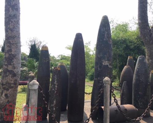 Trong 8 năm (1965-1972), hơn nửa triệu tấn bom đạn các loại đã dội xuống mảnh đất Vĩnh Linh. Những vỏ bom còn sót lại được trưng bày trong Khu di tích quốc gia đặc biệt địa đạo Vịnh Mốc.