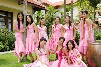 Hà Hương cùng các thí sinh của Phụ nữ Việt Nam thế kỷ 21 năm 2007.