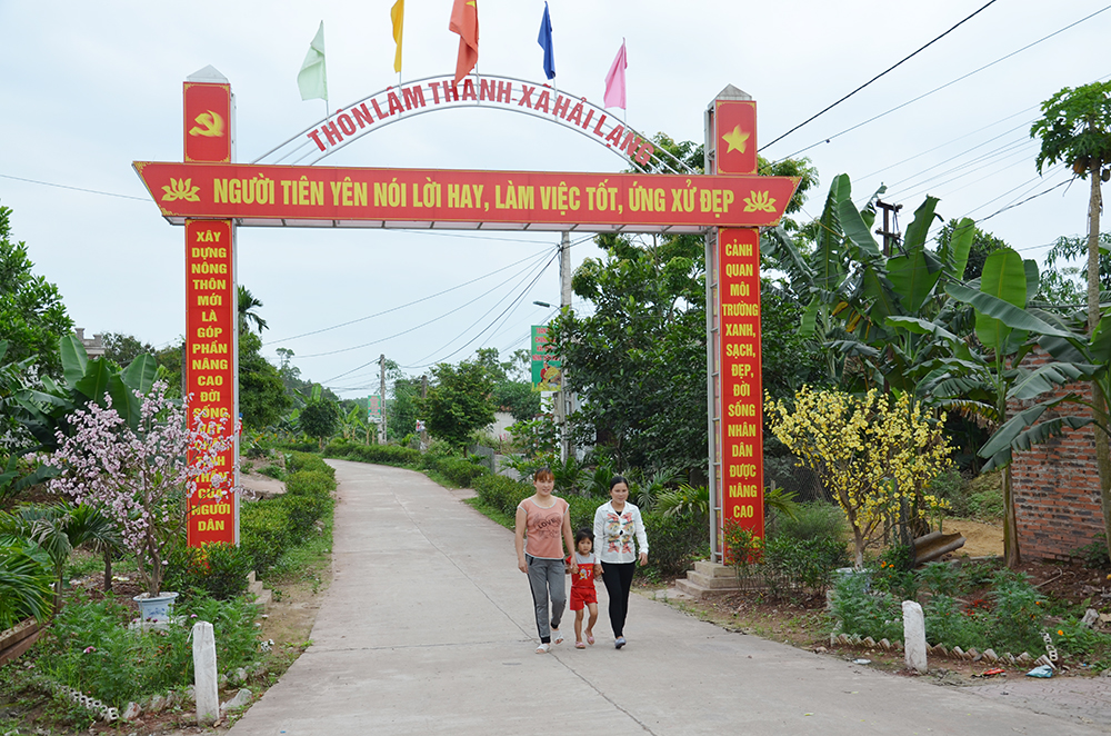 Cổng chào thôn Lâm Thành, xã Hải Lạng được trang trí khang trang hơn nhờ chương trình nông thôn mới