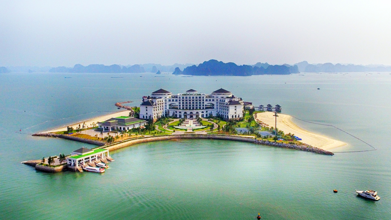 Khách sạn nghỉ dưỡng cao cấp Vinpearl Hạ Long Bay Resort tiêu chuẩn 5 sao tại đảo Rều.