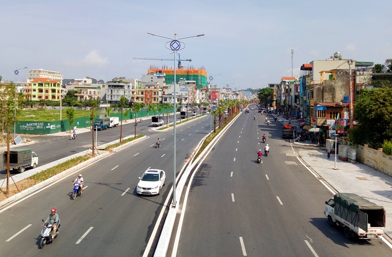 Tuyến đường Nguyễn Văn Cừ được đầu tư cải tạo với hệ thống thoát nước đồng bộ