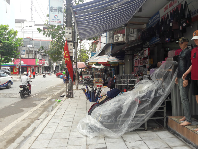 Nhiều tuyến phố của TP Móng Cái bị người dân lấn chiếm làm điểm kinh doanh 