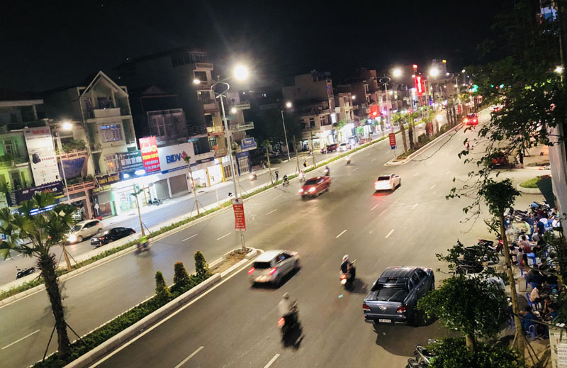 Tuyến đường Nguyễn Văn Cừ được thiết kế xây dựng là tuyến đường mẫu trong khu đô thị, có tổng mức đầu tư 660 tỷ đồng đang được khẩn trương hoàn thiện. 
