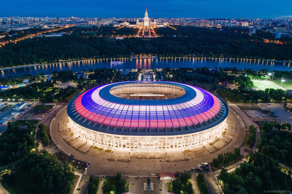 Sân vận động Luzhniki ở thủ đô Moscow tổ chức 7 trận đấu của World Cup 2018, trong đó có trận khai mạc và chung kết. Đây là sân đấu lớn nhất của World Cup 2018 với sức chứa hơn 8 vạn khán giả.
