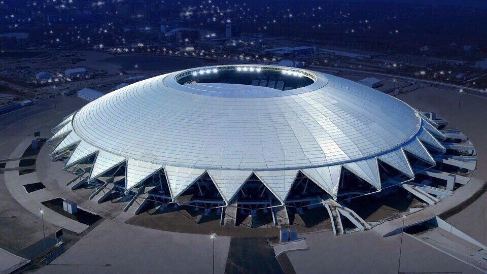 Sân Cosmos Arena được khởi công vào năm 2014 và mới khánh thành cuối tháng 4/2018. Trong thời gian phục vụ World Cup, sân được gọi với tên Samara Arena, có sức chứa gần 45 ngàn khán giả.