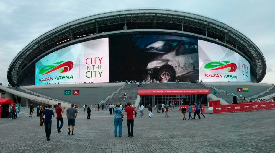 Sân Kazan Arena sở hữu màn hình ngoài trời lớn nhất châu Âu, gắn ngay trên tường bao ngoài của sân.