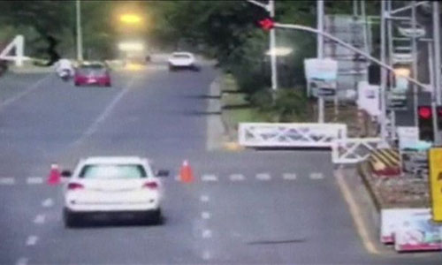 Camera giám sát cho thấy xe của nhà ngoại giao Mỹ vượt đèn đỏ trước khi gây ra tai nạn. Ảnh: BBC.