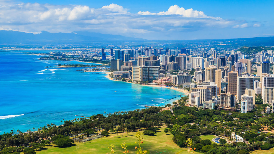 Honolulu, Hawaii, mang lại cho du khách không gian tràn ngập âm nhạc, đậm hơi thở nghệ thuật cùng cảnh sắc thiên nhiên tuyệt đẹp. Tần suất được gắn thẻ liên tục trên Instagram phần nào cho thấy mức hấp dẫn của nó trong lòng khách du lịch.