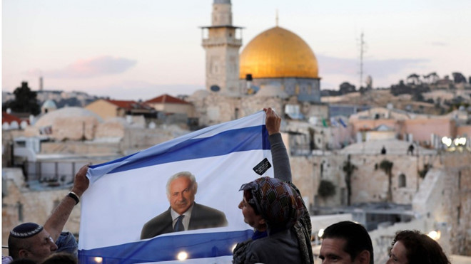 Người Israel diễu hành tại Jerusalem hôm 13/5. Ảnh: AFP.