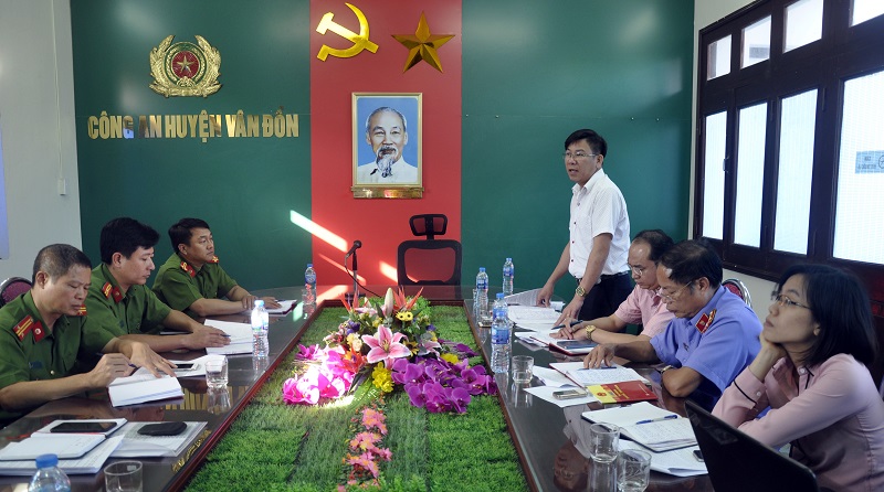 Đồng chí Lục Thành Chung, Phó Trưởng Ban pháp chế phát biểu kết luận tại cuộc làm việc.