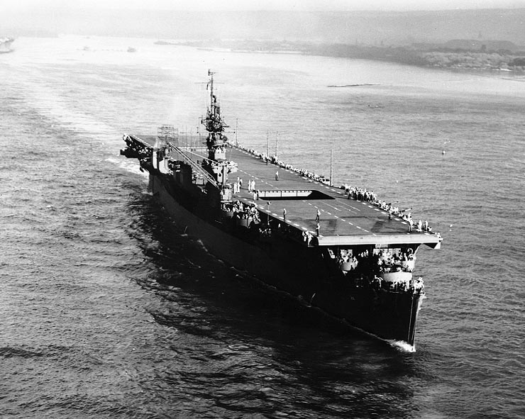 Hình ảnh tàu sân bay USS Belleau Wood năm 1943. Nguồn ảnh: vi.wikipedia.org