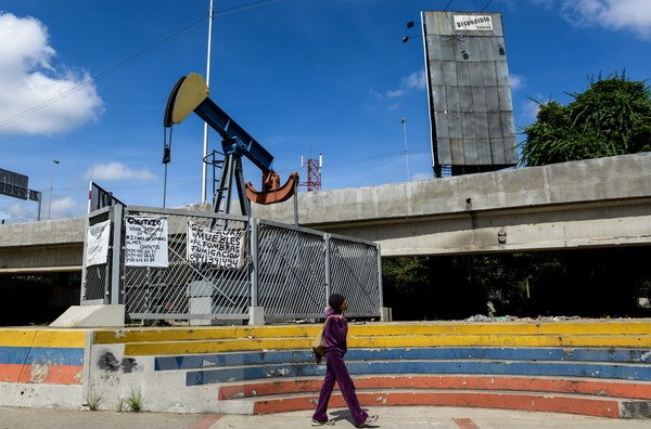 Một cơ sở khai thác dầu tại Caracas, Venezuela. (Nguồn: AFP/TTXVN)