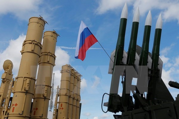 Hệ thống tên lửa đất đối không S-300 của Nga. (Nguồn: EPA/TTXVN)