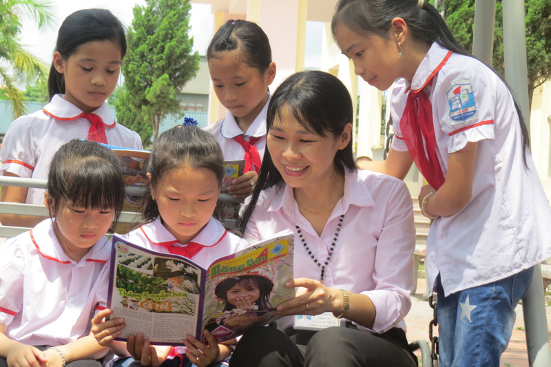  Cô giáo Nguyễn Thị Nguyệt, Phòng GD&ĐT huyện Hoành Bồ phấn đấu vì niềm đam mê, yêu nghề, yêu học sinh.