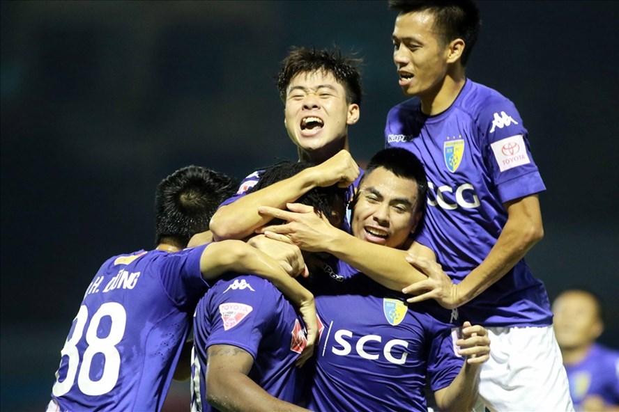CLB Hà Nội tiếp tục duy trì ngôi vị số 1 trên BXH sau vòng 8 V.League 2018. Ảnh: T.L