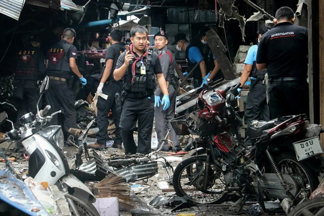 Nhân viên pháp y làm nhiệm vụ tại hiện trường vụ nổ nom ở tỉnh Yala, Thái Lan ngày 22/1. (Nguồn: AFP/TTXVN)