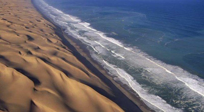 Không hẳn là điểm đến lý tưởng cho kỳ nghỉ trăng mật điển hình nhưng bãi biển Skeleton ở Namibia, phía Tây Bắc Châu Phi sẽ là điểm đến của cặp đôi Hoàng gia mới cưới.