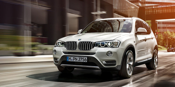 BMW X3 nhận được đánh giá trên mức trung bình theo khảo sát của Consumer Reports và JD Power. Độ bền của động cơ và hệ thống dẫn động của xe được đánh giá cao. Tại Việt Nam, X3 được Trường Hải phân phối phiên bản xDrive20i, giá 1,99 tỷ đồng.