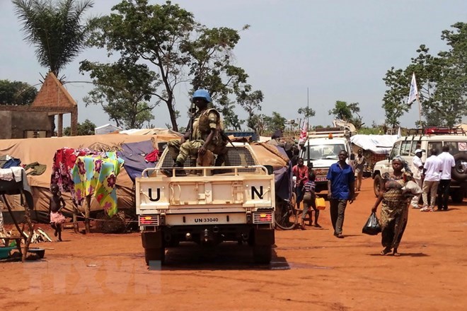 Lực lượng gìn giữ hòa bình tuần tra tại thị trấn Bria, Cộng hòa Trung Phi ngày 12/6. (Nguồn: AFP/TTXVN)
