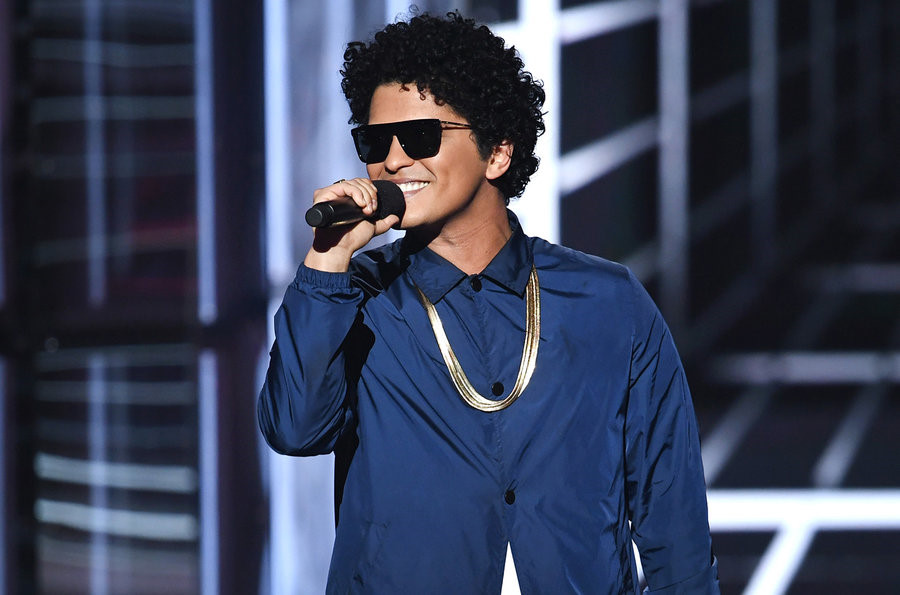 Bruno Mars hoàn toàn áp đảo ở mảng R&B với các gải thưởng: R&B Song (That's What I Live), R&B Album (24K Magic), R&B Artist, R&B Male Artits, R&B Tour.