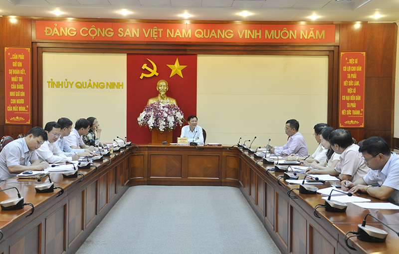 Đồng chí Nguyễn Văn Đọc chủ trì cuộc giao ban.