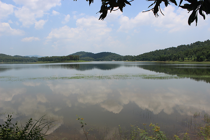 Hồ Yên Trung thơ mộng.