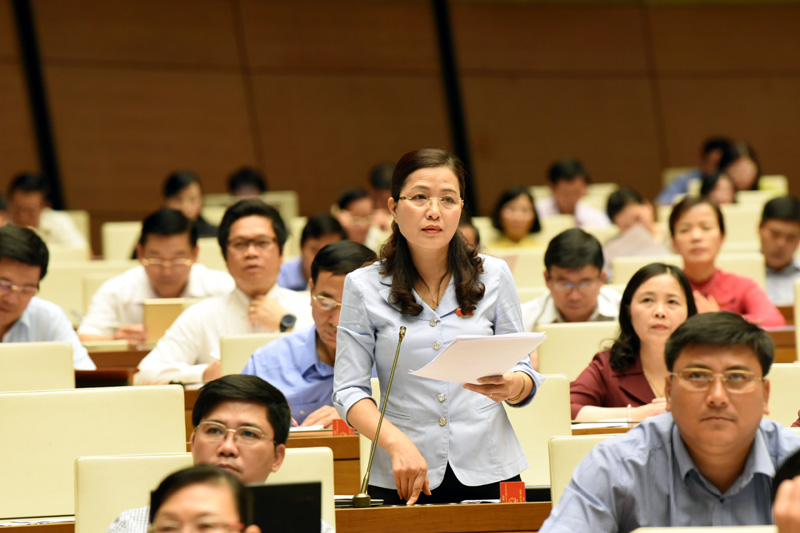 Trưởng Đoàn ĐBQH tỉnh Quảng Ninh, Đỗ Thị Lan phát biểu thảo luật về Luật Đơn vị HC-KT Đặc biệt