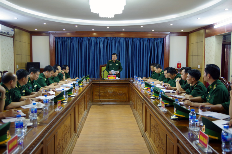 Đồng chí Tự lệnh BĐBP làm việc với Bộ Chỉ huy BĐBP tỉnh và các đồn Biên phòng tuyến biên giới Móng Cái