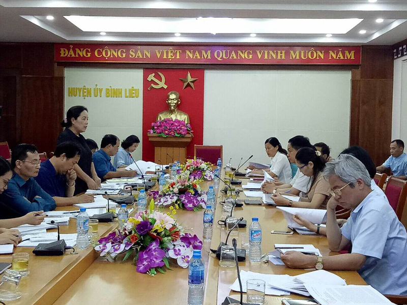 Đoàn giám sát của Ban Dân Vận Tỉnh ủy làm việc với huyện Bình Liêu về hoạt động Trung tâm HCC huyện và bộ phận tiếp nhận và trả kết quả hiện đại cấp xã. 