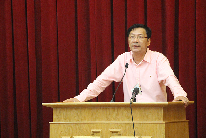 Bí thư Tỉnh ủy Nguyễn Văn Đọc phát biểu kết luận cuộc họp.