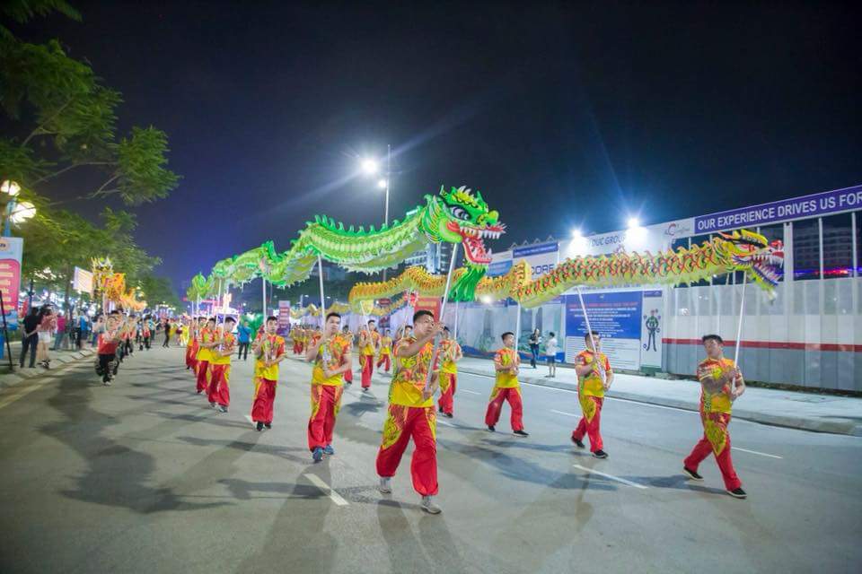 Hồng Long Đường tham gia diễn diễu tại Carnaval Hạ Long.