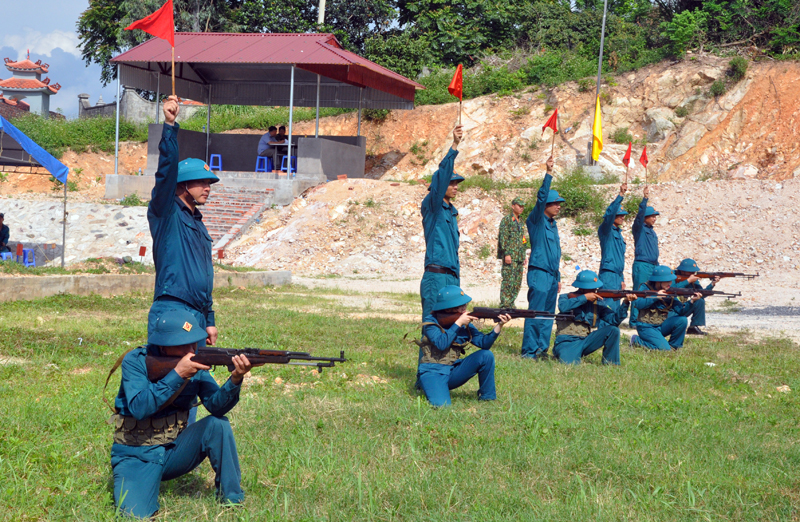 Ban CHQS TX Đông Triều tổ chức kiểm tra bắn đạn thật cho lực lượng dân quân tự vệ trên địa bàn.  
