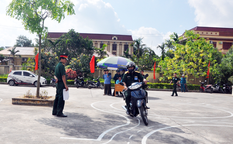 LVT thị xã tổ chức cuộc thi tìm hiểu pháp luật về đảm bảo ATGT và lái xe mô tô an toàn.