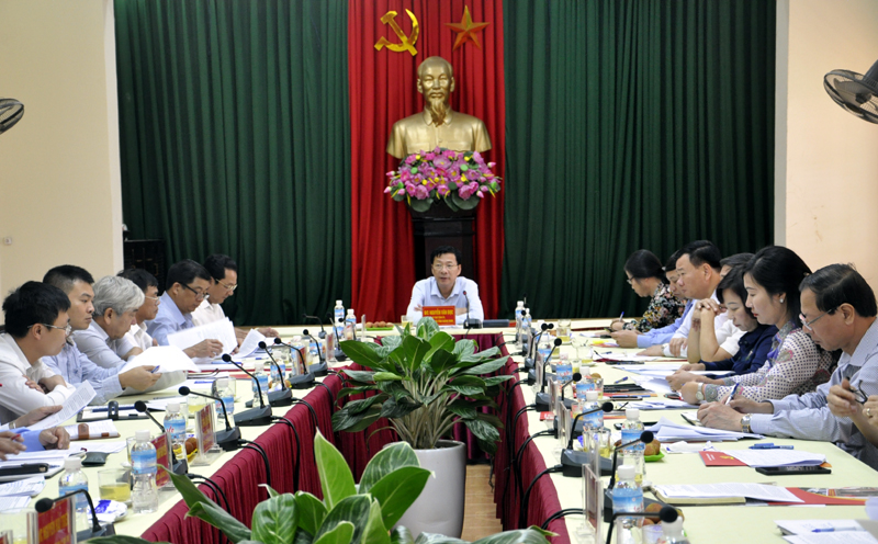 Đồng chí Nguyễn Văn Đọc phát biểu tại buổi làm việc với TX Đông Triều.