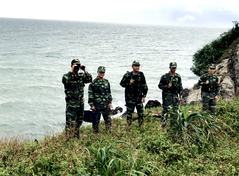 Cán bộ, chiến sĩ Đồn Biên phòng Đảo Trần tổ chức tuần tra, kiểm soát trên  vùng biển, đảo. Ảnh Ngọc Trí (Đồn Biên phòng Đảo Trần)